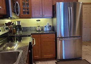 LAKEFRONT- 3 bdrm Townhome #108 Amazing Osoyoos Chris - casadeloro108@gmail.com