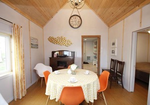 Lakefront Cottage in Manitou Beach