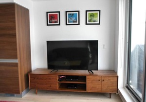 Luxury 2BR Condo in Popular Queen West