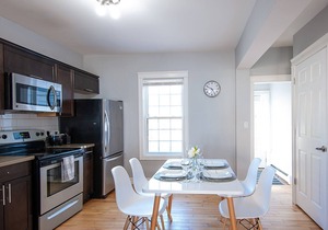 Modern bright 2bd steps from Downtown