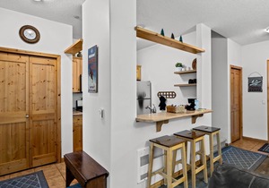 Multi Level Condo Close to Village | Access to Ski-Out Trail | Private Hot Tub | Fireplace