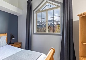 Mystic Pool & Hot tub Hosted by Little Sister Getaways