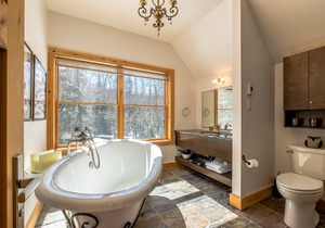RCNT Chalets /4 bedroom Chalet with private spa