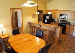 Upper level 2 bedroom condo with courtyard view and easy access to ski runs