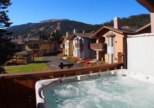 Upper level 2 bedroom condo with courtyard view and easy access to ski runs
