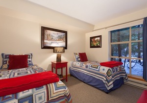 Very Attractive Large Condo. Excellent Location. Must See!