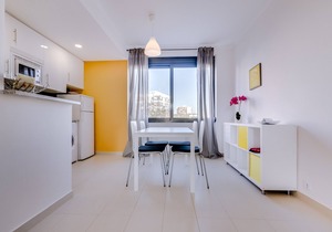 Yellow Studio Apartment