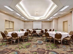 Holiday Inn Suites Ambassador Bridge Ihg Hotel | Windsor
