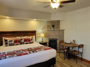 Crandell Mountain Lodge 