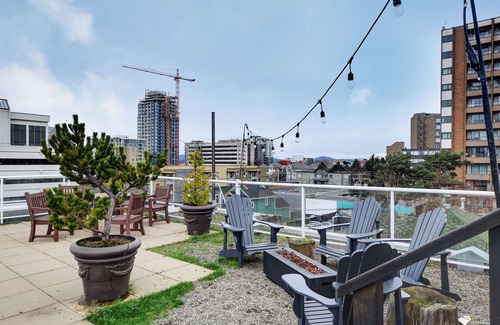 North Park Apartment | #125 Quadra - 1 Bedroom Condo in Downtown Heritage Building sleeps 2