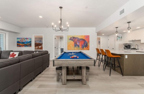 Canmore Apartment | 16 Bedrooms/12 Bathrooms & 32 Beds! + Best Amenities in Canmore