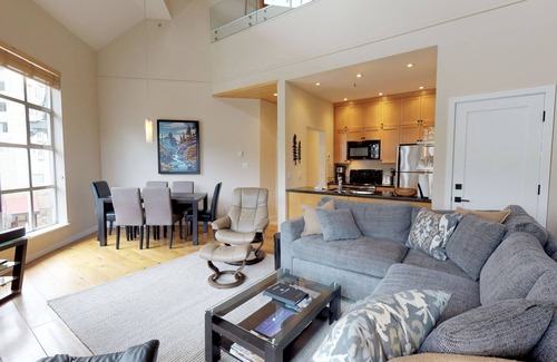 Blackcomb Condo | 1BR + Loft | Glacier Lodge | King Bed | Near Gondola | Private Balcony | Free Ski Valet