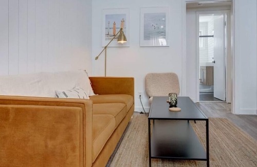 Dartmouth House | 2 bed Urban Oasis - tranquil, relaxing backyard & garden
