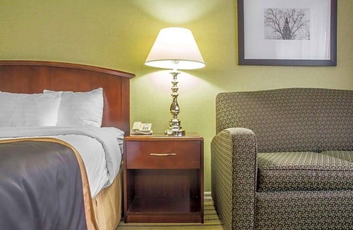 Peterborough Hotel | 2-Star Hotel ∙ Quality Inn Peterborough