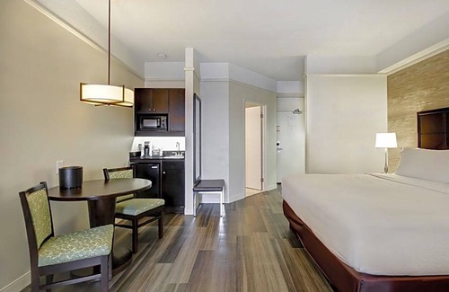Windsor Hotel | 3-Star Hotel ∙ Holiday Inn Windsor - Ambassador Bridge, an IHG Hotel
