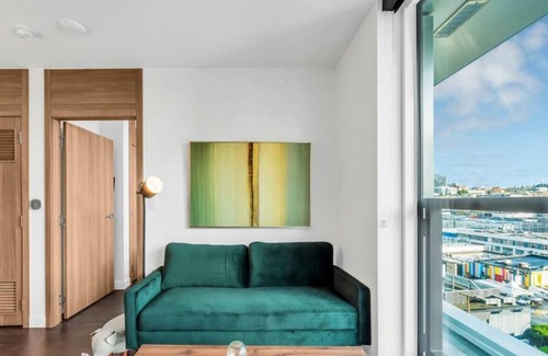 Southeast False Creek Condo | {30Days+} SCORPIO PALACE - MORDEN,LUXURY & COZY