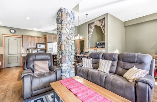 Big White Ski Resort House | 3BR Luxury Townhome Ski In and Out