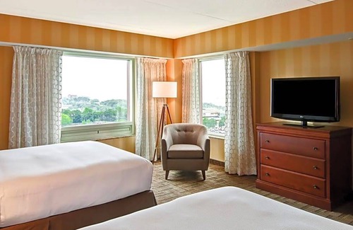 Fallsview Hotel | 4-Star Hotel ∙ DoubleTree Fallsview Resort & Spa by Hilton - Niagara Falls