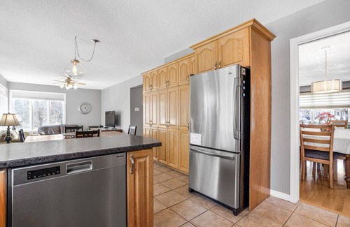 Hawkesbury House | 4BR Bedroom Retreat with Golf Course Views