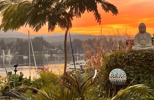 North Oyster Apartment | Beautiful oceanside "suite" with hot tub