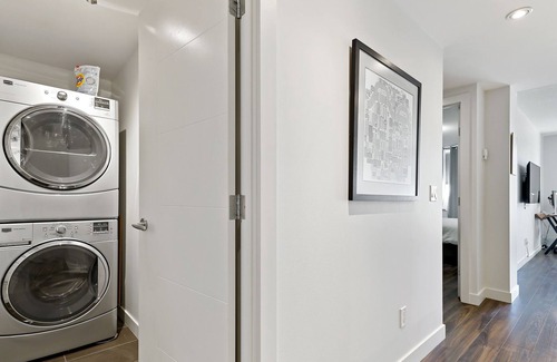 Sunnyside Condo | Bridgeview #1 - 1BR condo with free parking