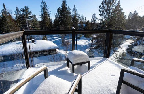 Sainte-Marguerite-du-Lac-Masson Apartment | 111 m² Serviced apartment ∙ 3 bedrooms ∙ 10 guests
