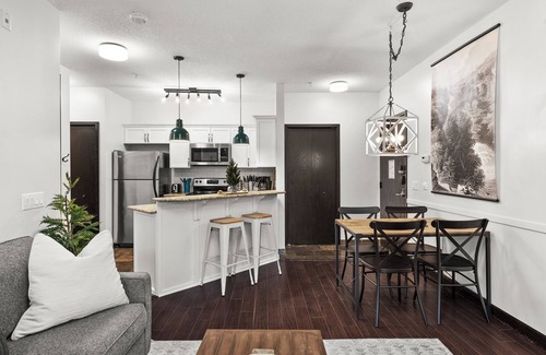 Canmore Condo | Chic Mountain View - Pool&HotTub - Fireplace - BBQ!