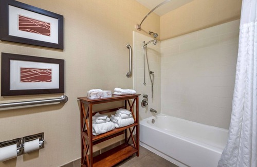 Bridgeport Hotel | Comfort Inn Louisville
