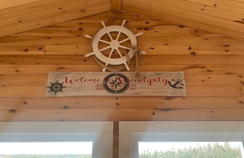 Terra Nova Cottage | Couple's Retreat, Beautiful Boathouse on the Water.