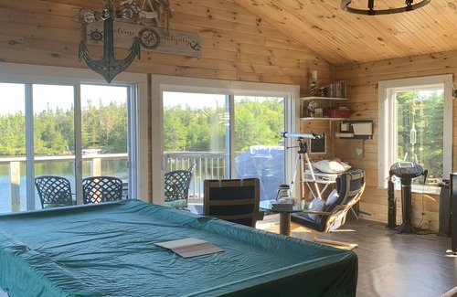 Terra Nova Cottage | Couple's Retreat, Beautiful Boathouse on the Water.