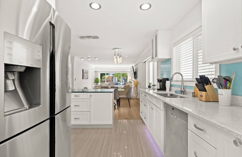 Knight House | Cozy 3BR Holiday Retreat 1 Free Parking AC King BD