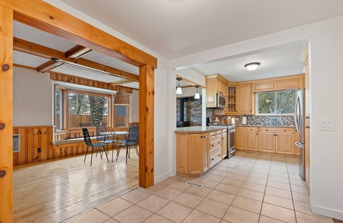 Crystal Beach Cottage | Crystal Beach Private Water Front-5mins from Bay Beach