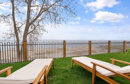 Crystal Beach Cottage | Crystal Beach Private Water Front-5mins from Bay Beach