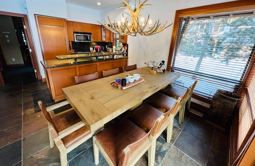 Village North House | Executive Townhouse with PRIVATE Hot Tub. Professionally Managed + Cleaned