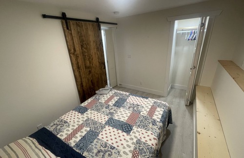 Taghum House | Fisherman Road Retreat: Full house & Suite (Lakeside)
