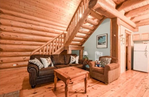 Golden Cabin | Getaway Cabin Ideal For Groups Exploring Rockies