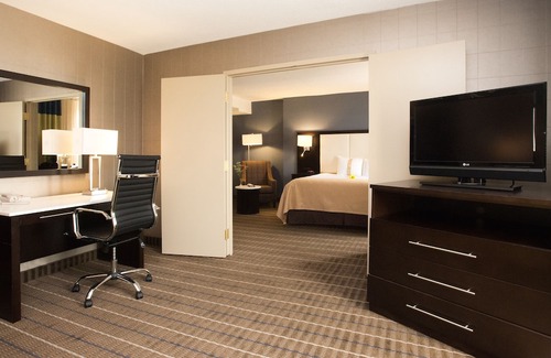 Mississauga Hotel | Holiday Inn Hotel & Suites Mississauga, an IHG Hotel
