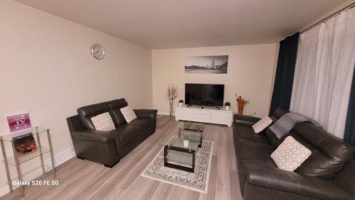 Fort Gary House | Home away from home - 6 bedroom fantastic bungalow