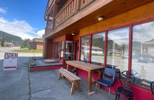 Bella Coola Hotel | Hotel ∙ 5 guests