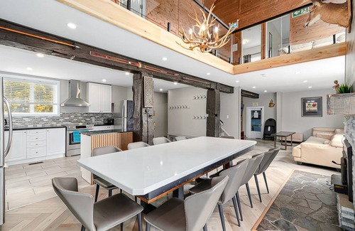 The Blue Mountains Ski Chalet | Indoor heated pool and Sauna- 8 Bedroom Chalet "Left Bank Onsis" @ Blue Mountain