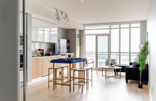 CityPlace Condo | KingBed,Lakeview, 5minCNtower,Central, PaidParking