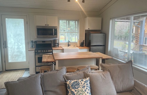 Lake Cowichan Hotel | Lakeside Cabin - Beaver Lake Resort - Pet friendly - Airbnb Legal!