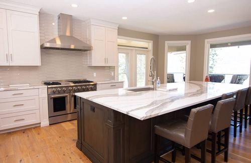 Central Okanagan House | Licensed Luxury Okanagan Home with Pool