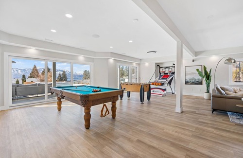Central Okanagan House | Luxury 5 Bedroom house w/POOL, SAUNA & Games Room