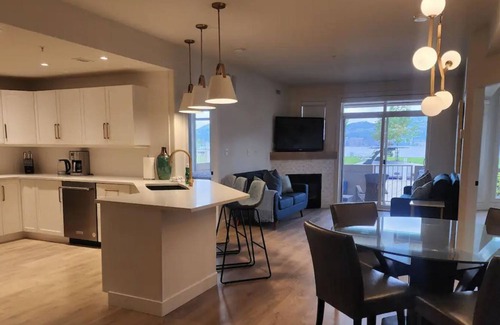 North End Condo | Luxury Lake Front 3 bed 2 bath