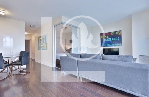 Toronto Entertainment District Apartment | Magic - Executive Luxury Condo King West