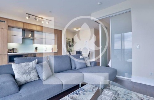Toronto Entertainment District Apartment | Magic - Executive Luxury Condo King West