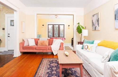 Downtown Kelowna House | Magpie - Kebbie's Place · Charming Heritage Home Downtown Kelowna