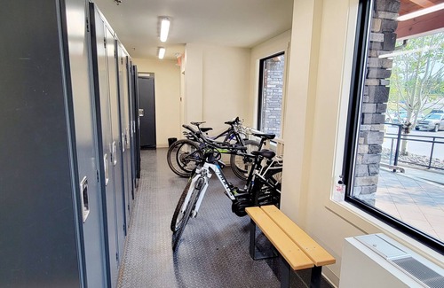 East Kootenay Condo | ✫ Modern 2 bed 2 bath condo w/pool & hot tub at the base of ski hill