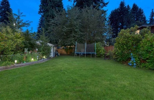 Pemberton Heights House | Modern 2 bedroom, den, and 1.5 bathroom